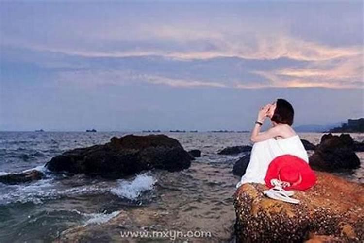 梦见大海有人掉下去了什么意思？