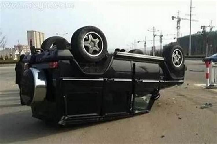 梦见车失控了撞车了人没事