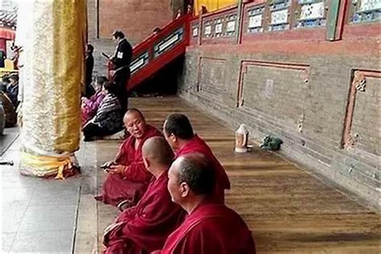 去寺院做法事是怎么做？