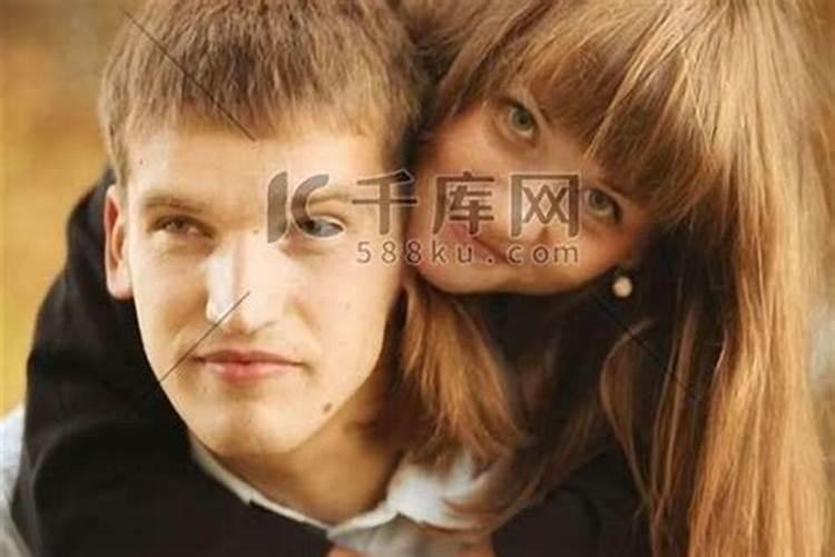 梦见抱着美女亲吻我