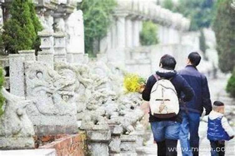 梦见上坟好不好预兆？