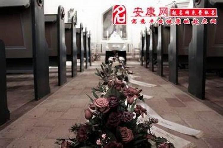 梦见去参加外婆的葬礼