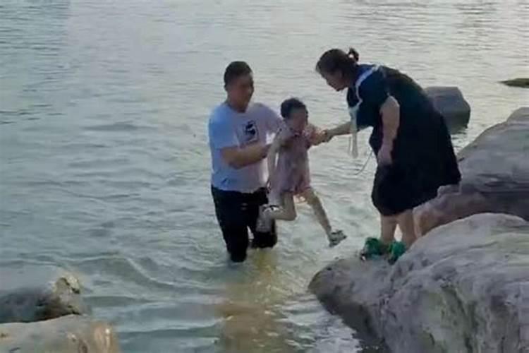梦到自己救了一个落水儿童