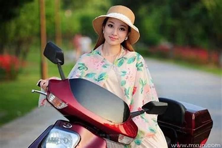 梦见骑电动车路难走什么意思？