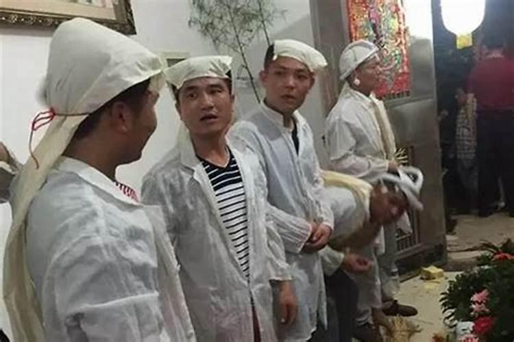 湄潭老人去世做法事