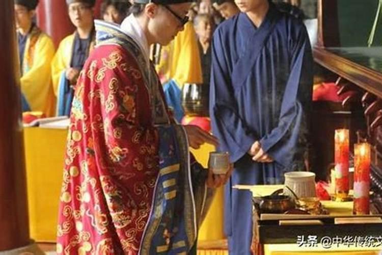 道士做法事供奉三人