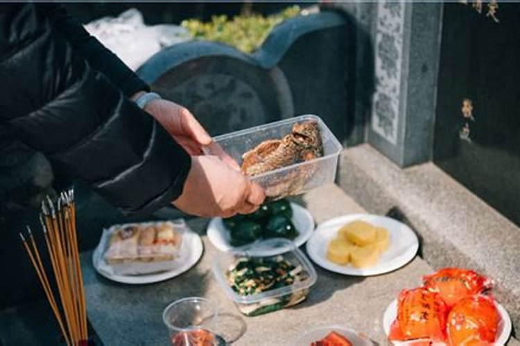 梦见清明节上坟吃饭
