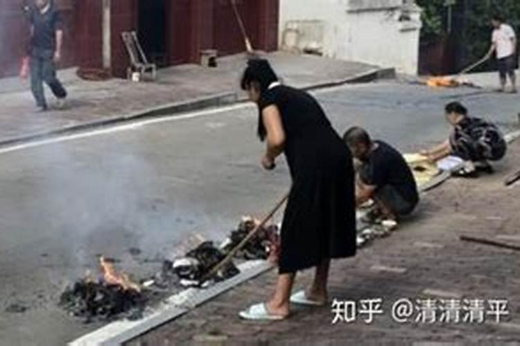 中元节在马路边烧纸吗？