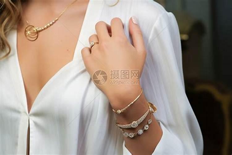 穿的好戴首饰能提升好运气吗女？