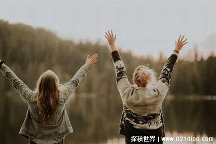 梦见死去的人活着还对我笑