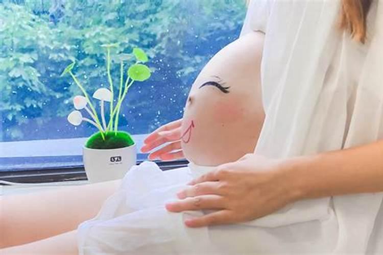 梦见大的肚子孕妇和小孩子玩