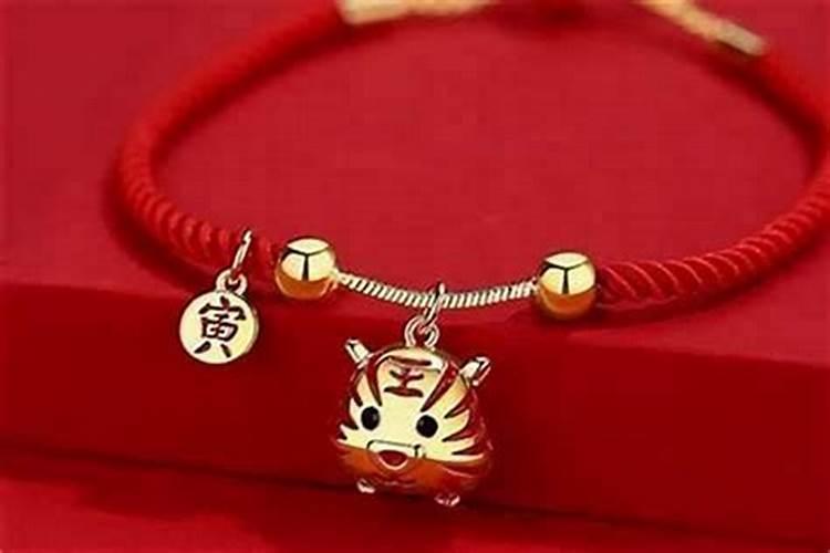 2025本命年虎戴什么金？