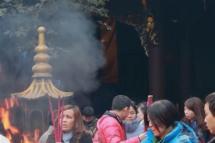 正月初一烧香几根？