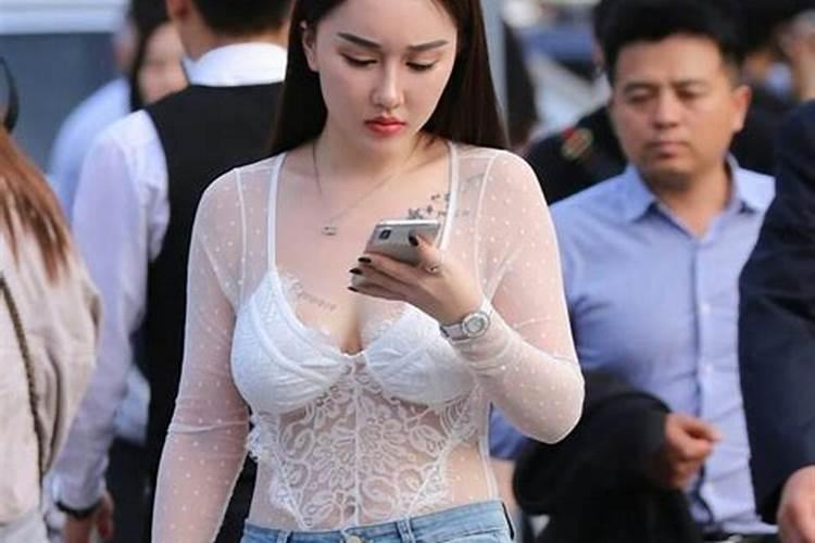 梦见老公没有穿衣服被别人看到