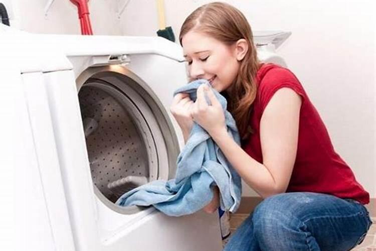 梦见女人洗衣服是啥预兆？