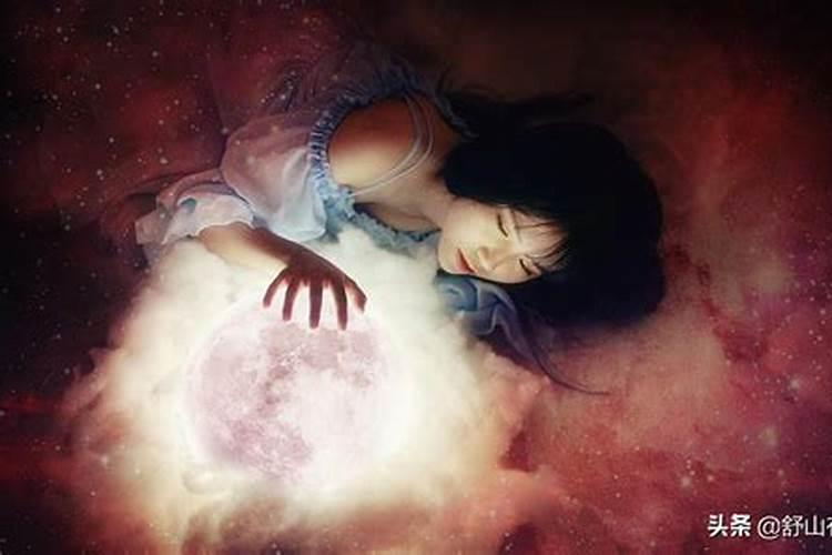梦见死去的妈妈给我做衣服