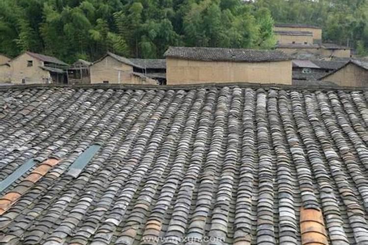 梦见老家房子漏雨严重