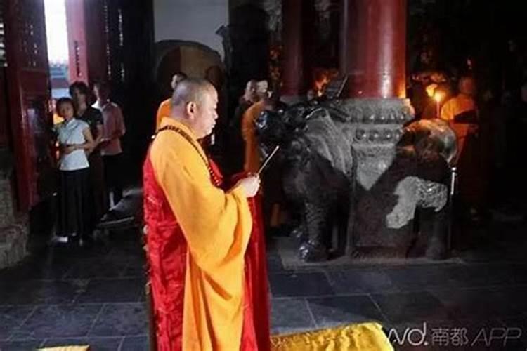 和尚诵经超度亡灵-易用国学