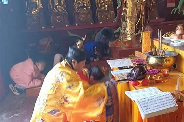 寺前道士做法事