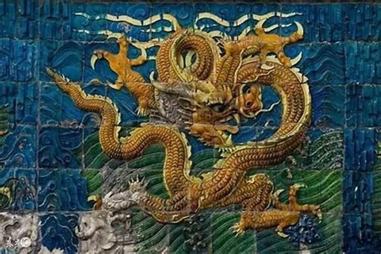1976年8月属龙的运程如何？