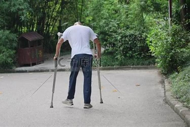 梦见背着残疾人走路好不好？