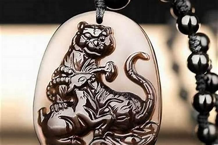 猪年属蛇冲太岁带什么首饰？