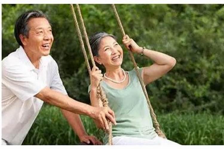 女人晚年运势看人中吗？